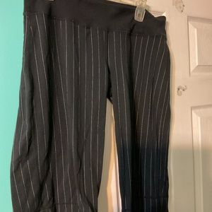Lululemon xl? Black crop pants